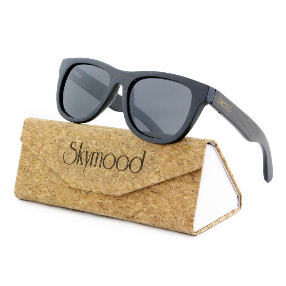 caja con gafas de sol