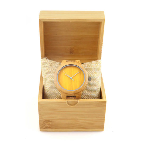 Reloj de madera de bambú con esfera amarilla