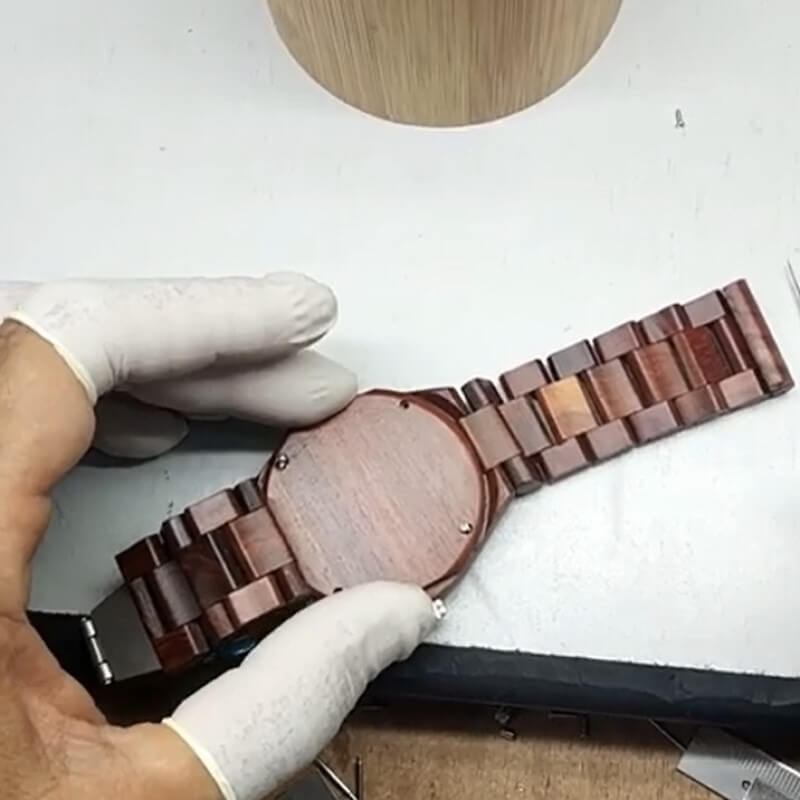 ¿Cómo limpiar un reloj de madera?