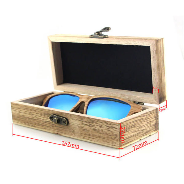 Caja de madera para gafas de sol abierta hacia arriba y hacia abajo